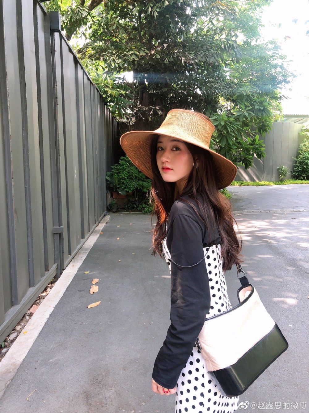 赵露思街拍照