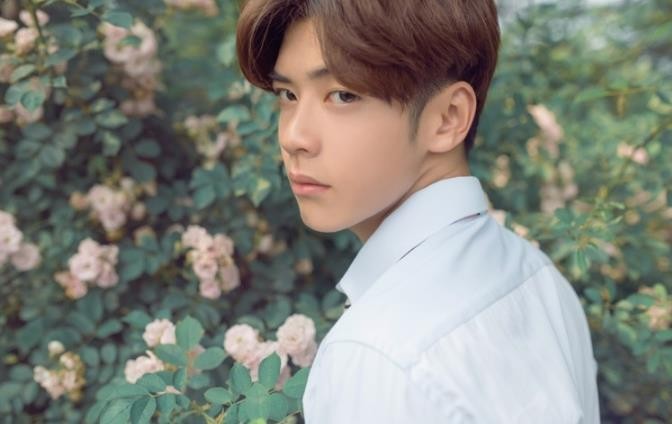 秦子墨户外写真