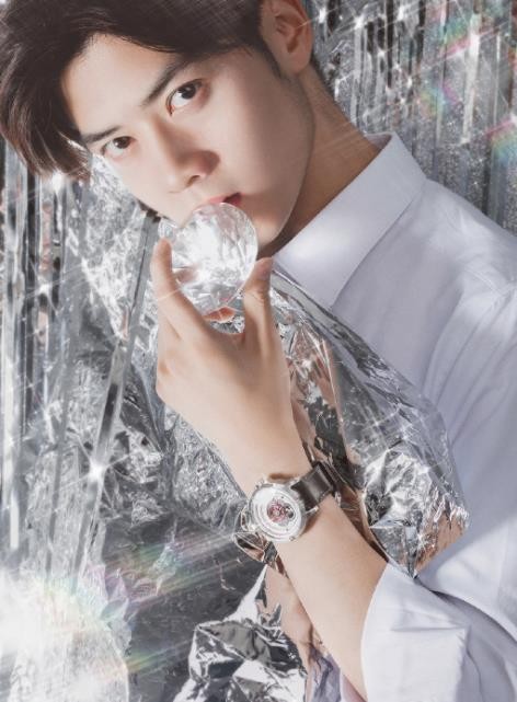 秦子墨代言写真