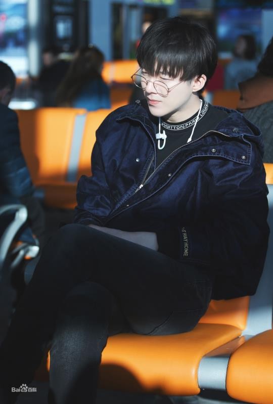 刘宇宁随机路透照