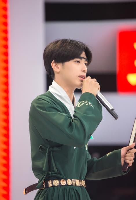 秦子墨综艺节目照