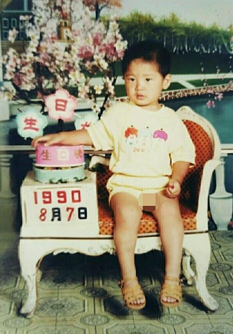 李鹤童年照