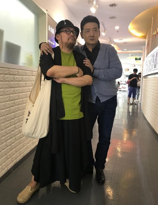 王砚辉与人合照