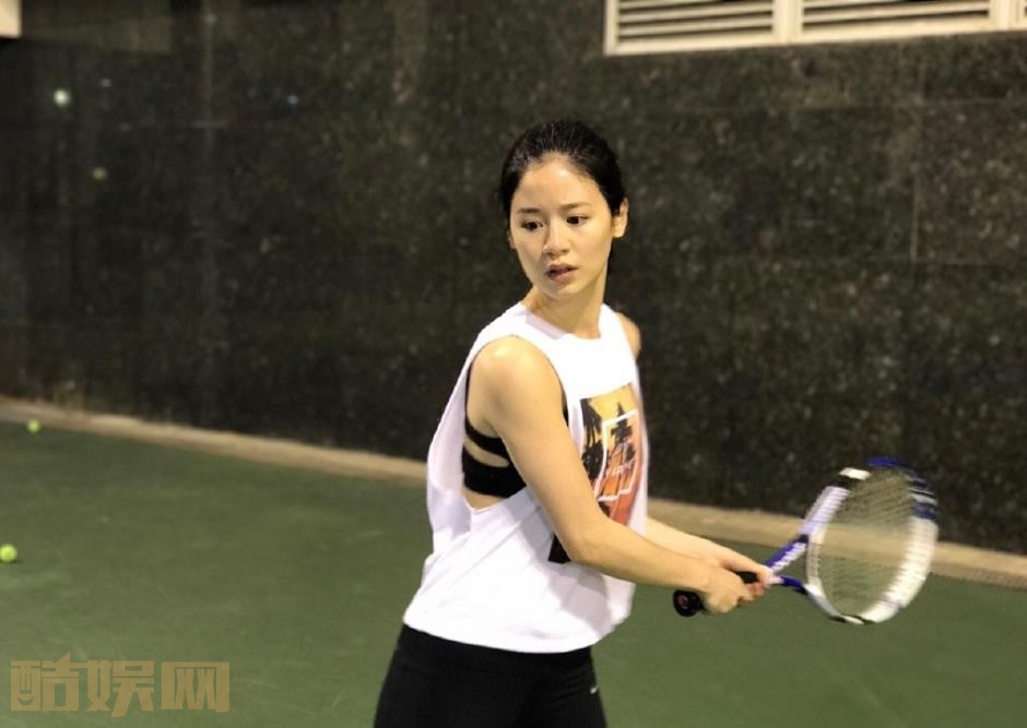 袁子芸运动健身照