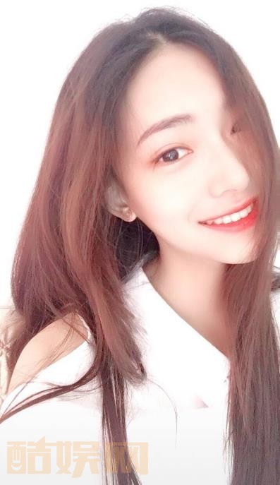 崔一梁甜美自拍