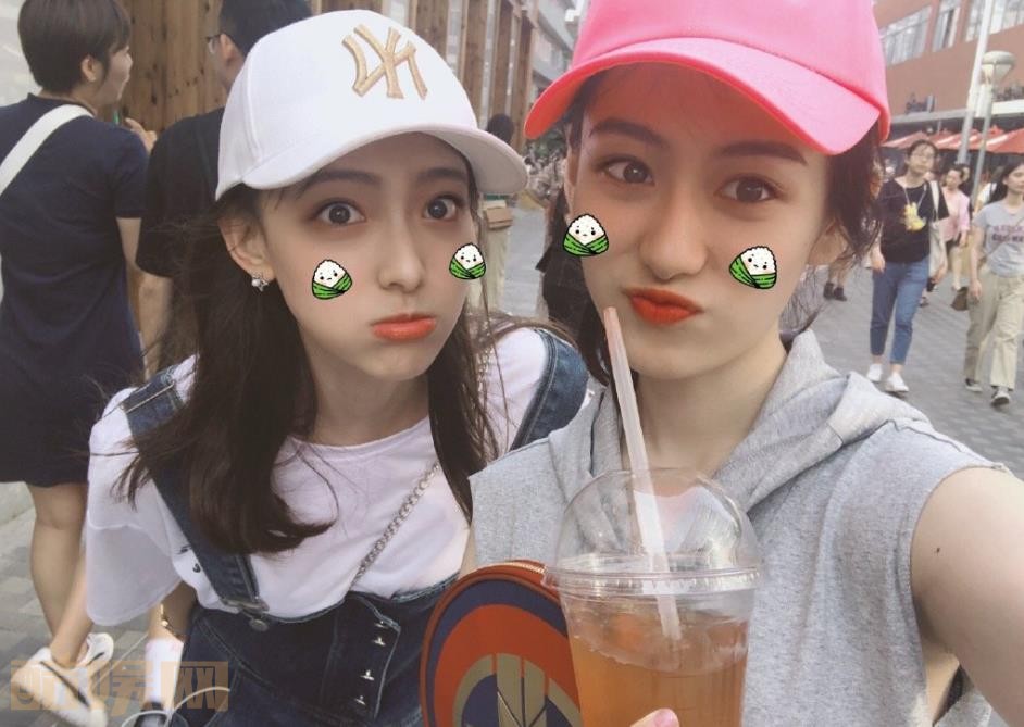 崔一梁与人合照