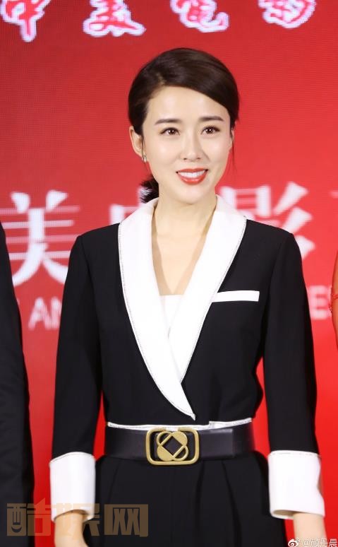 颜丹晨出席活动照