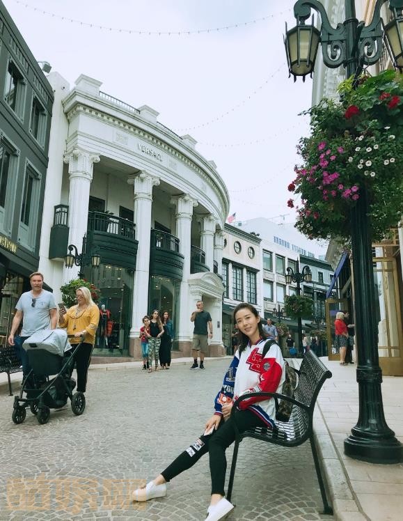 颜丹晨户外旅行照