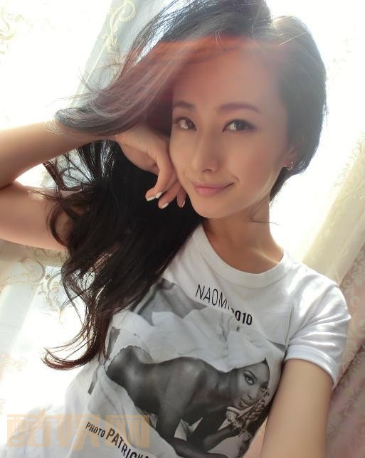 万潼自拍照