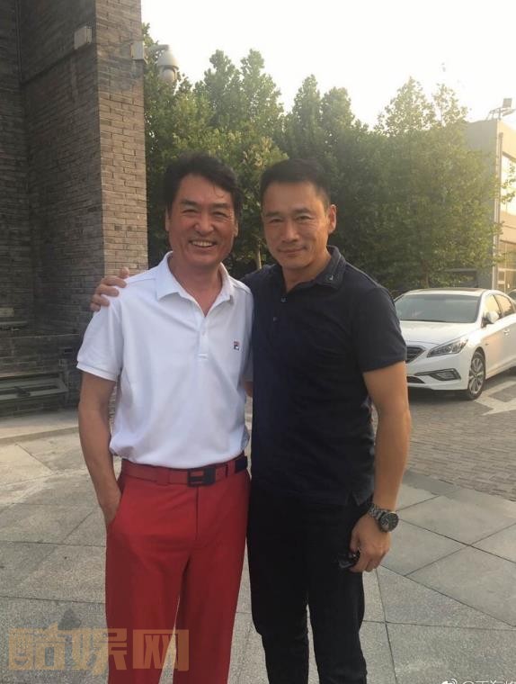 丁海峰与人合照