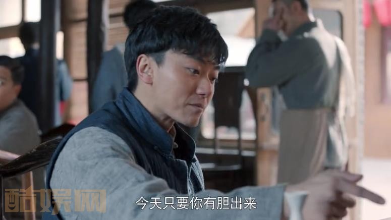 《老酒馆》金小手是什么人?金小手是男是女?金小手究竟是谁?