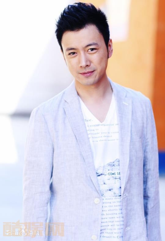 曹炳琨帅气写真