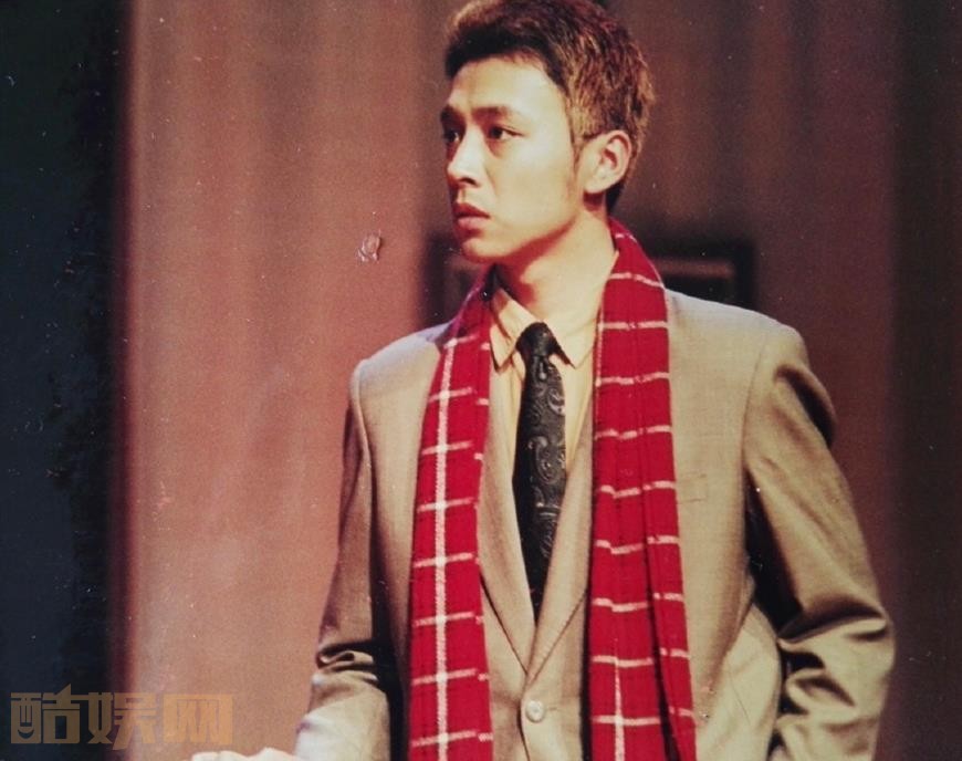 曹炳琨早期青涩照