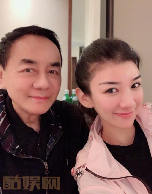 黄奕家人照