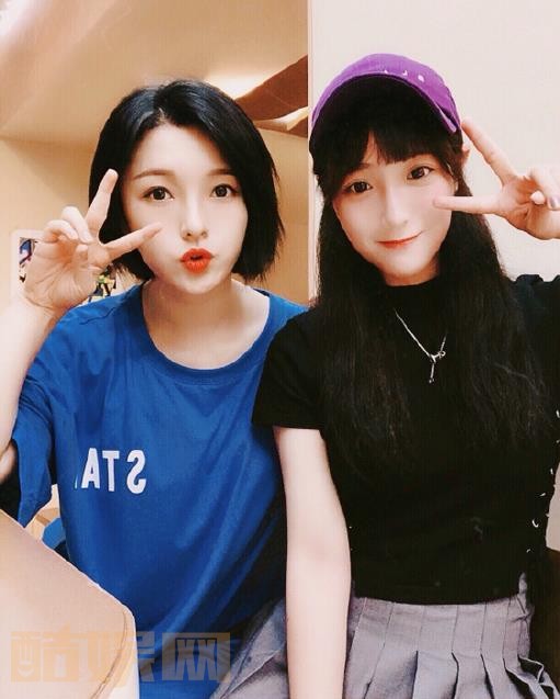 郑梓婷儿与人合照