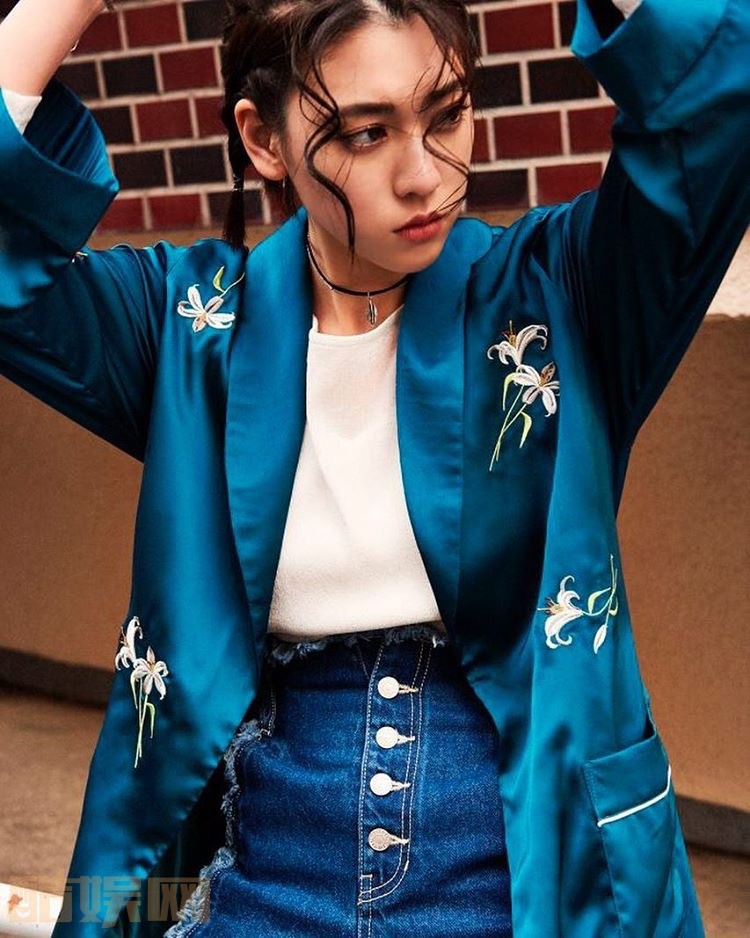 三吉彩花Evris杂志画报写真