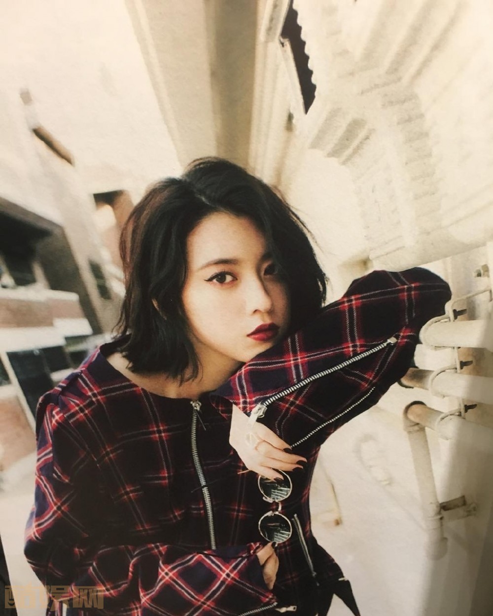 三吉彩花杂志画报写真