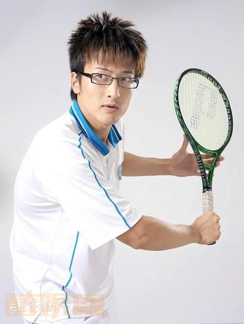 王传君早期青涩照