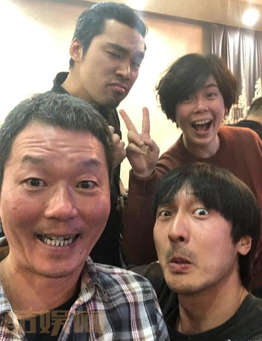 王传君朋友合照