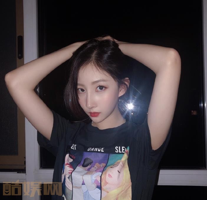 张天馨与人合照