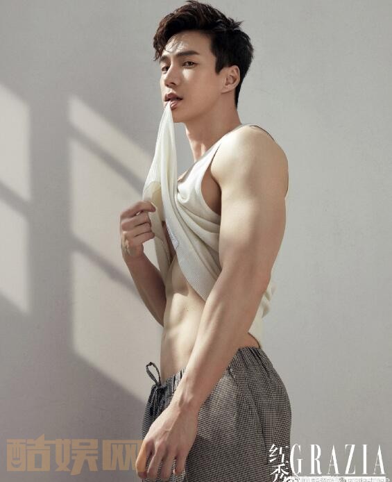 王冠逸型男写真