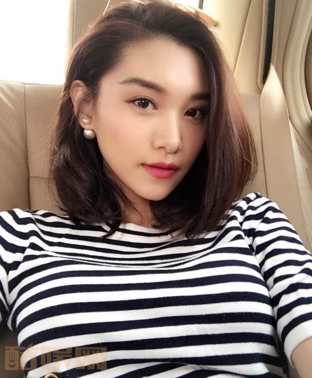 王嘉宁甜美自拍