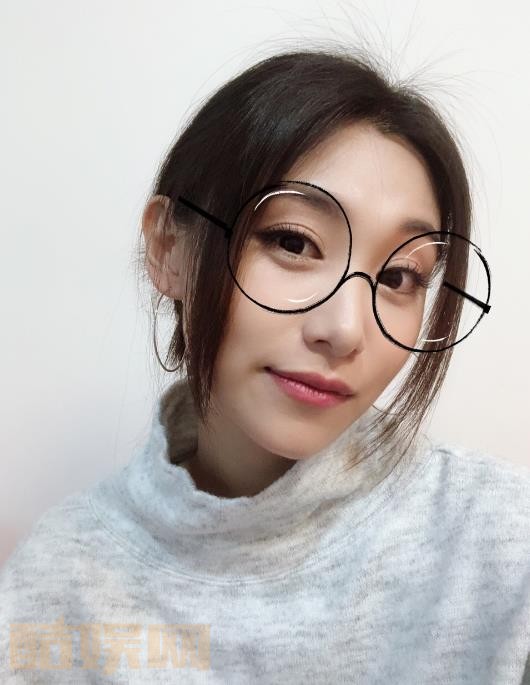 王嘉宁自拍照