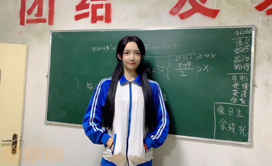 艾比个人资料简介 艾比学生装