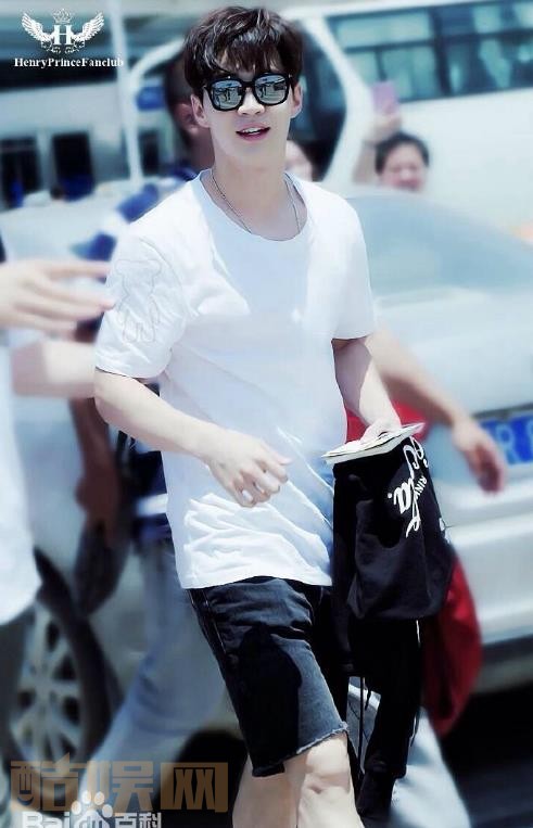 刘宪华机场路透照