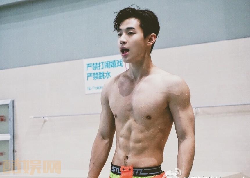 刘宪华肌肉写真