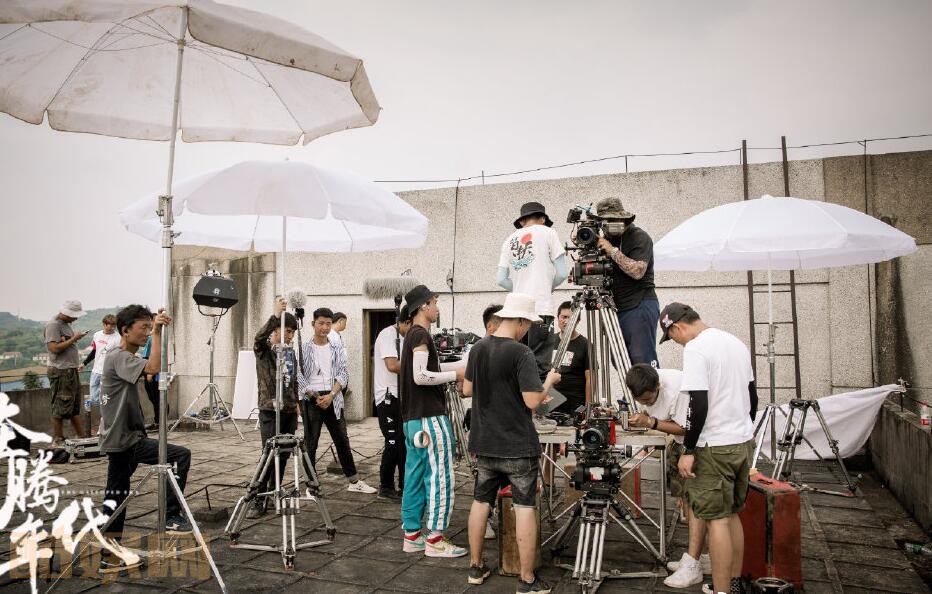 奔腾年代片场照