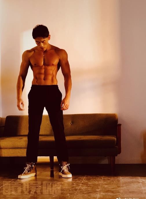 刘俊孝肌肉照片