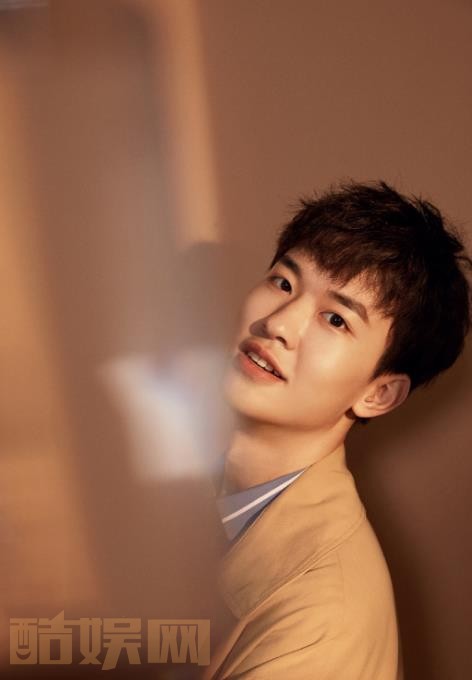 王楚渝高清帅气写真