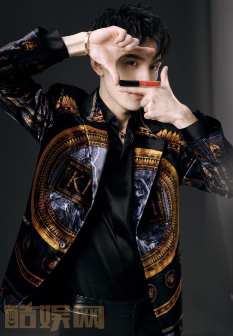 李佳琦代言写真