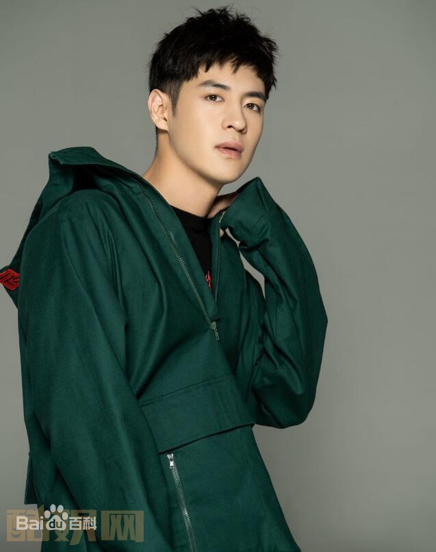 张奕聪帅气写真