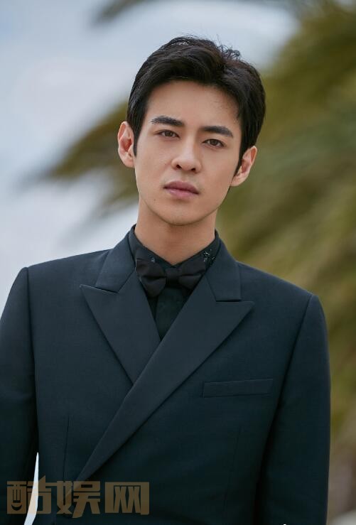 张奕聪西装绅士写真