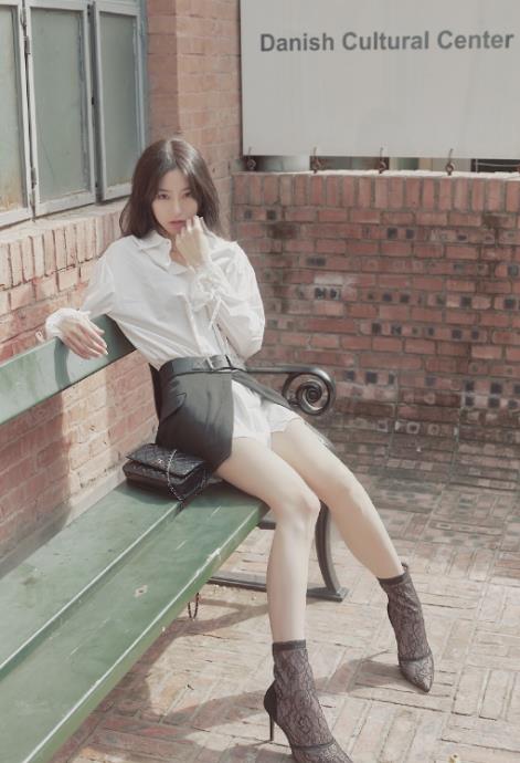 陈子蜜街拍性感写真