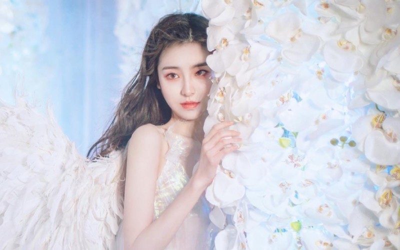 陈子蜜天使装写真