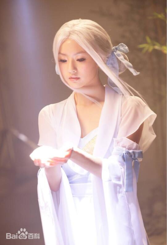 陈语安广告写真