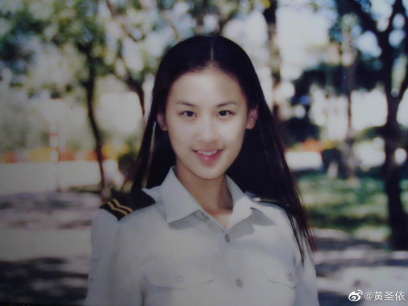 黄圣依青涩照