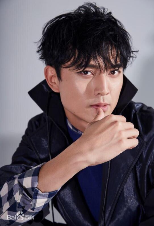 田峻丞帅气写真