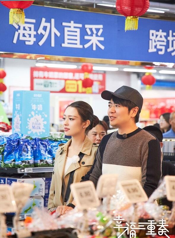 吉娜爱丽丝和郎朗合照