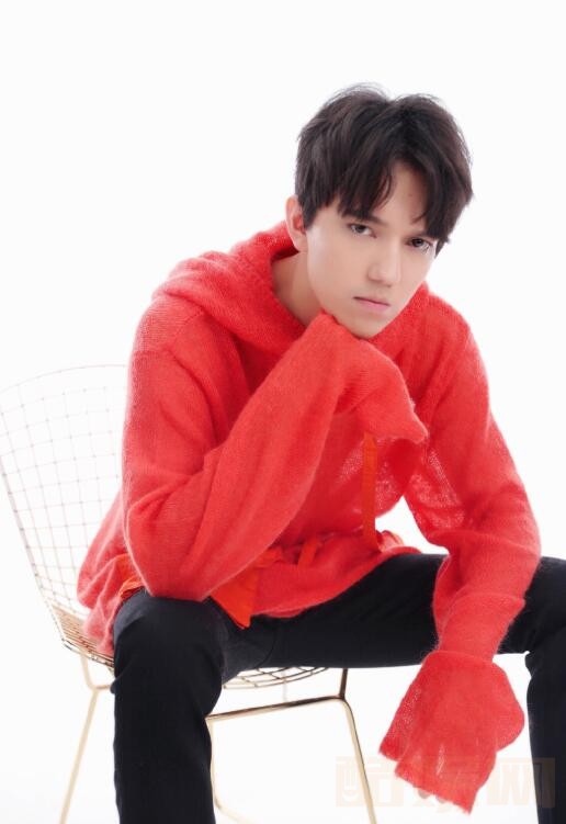 迪玛希红衣写真