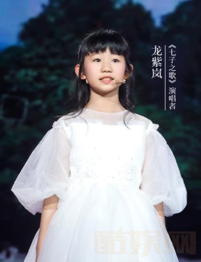 龙紫岚个人写真