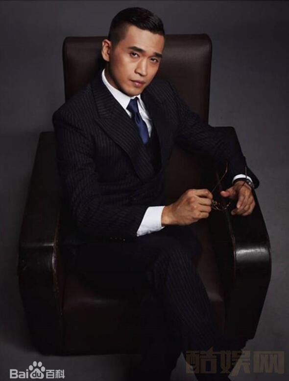 栾元晖绅士写真