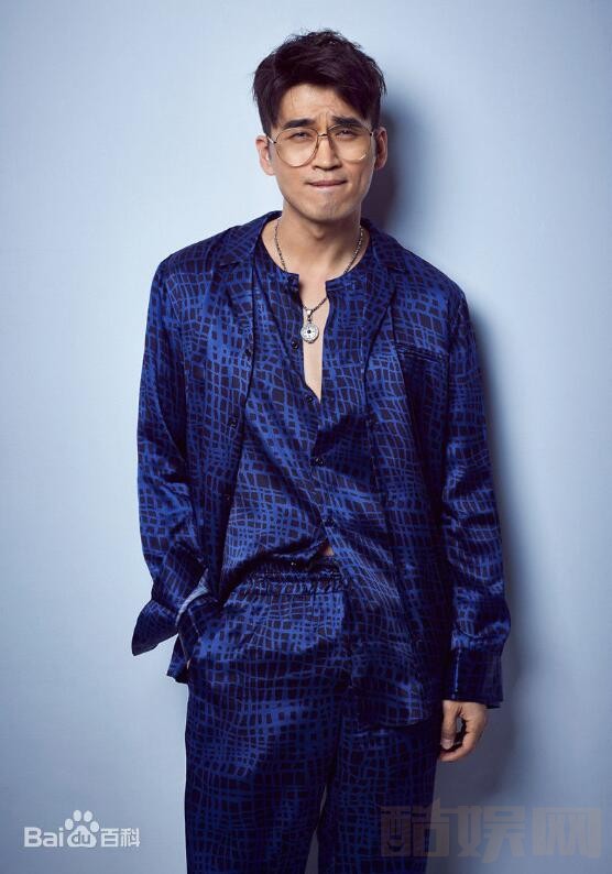 栾元晖帅气写真