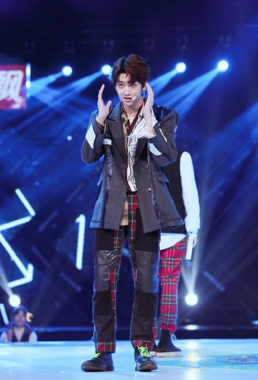 杨昊铭演唱会表演
