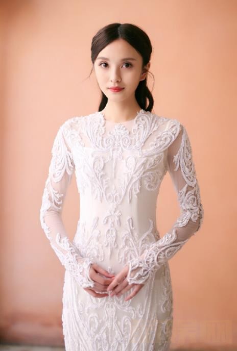 彭静甜美气质写真