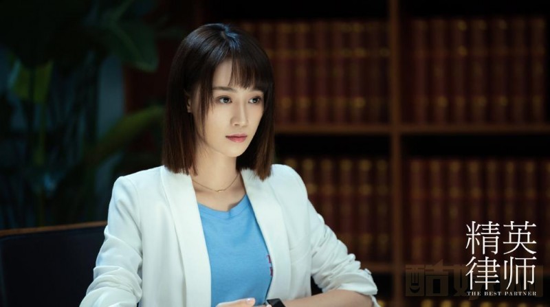 精英律师麦飞为什么让戴曦辞职？麦飞的真实目的是什么？