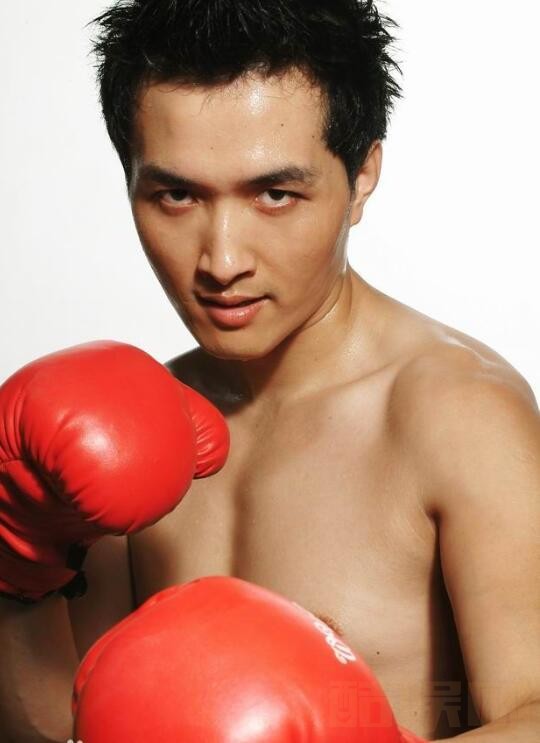 贾宏伟青涩写真